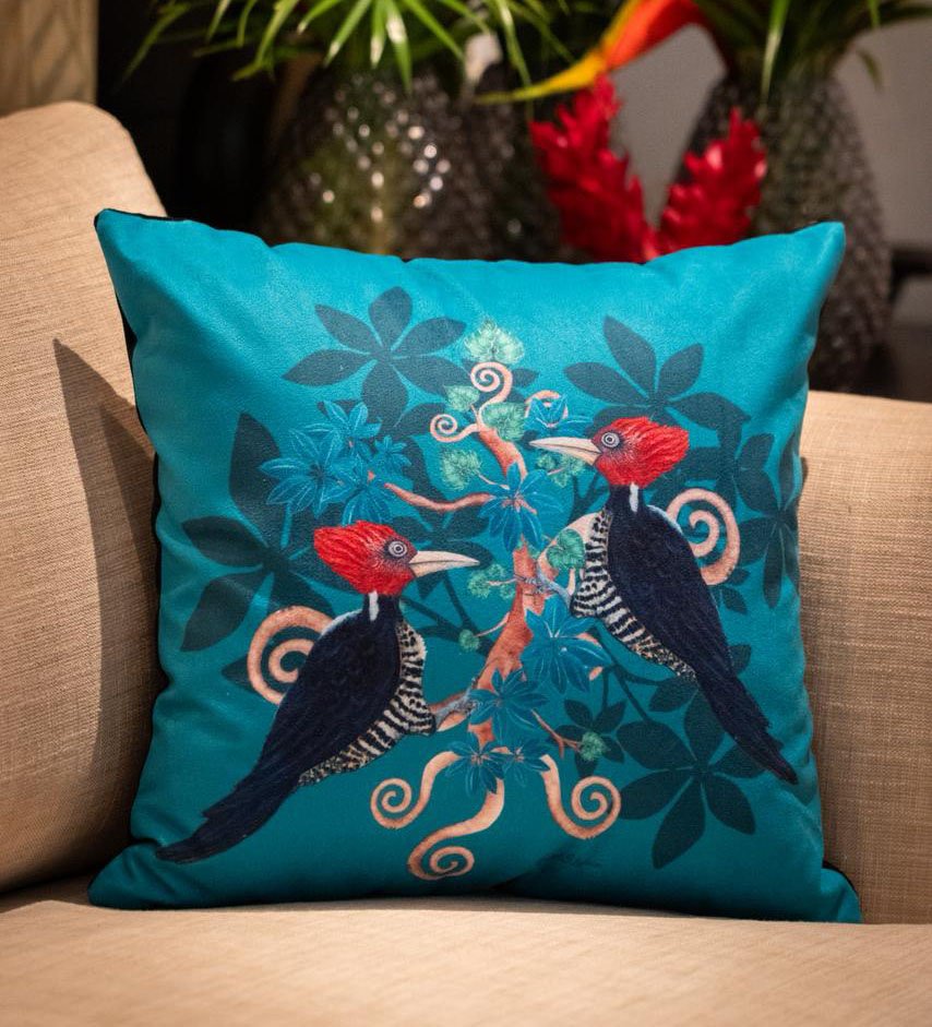 throw-pillow-lineated-woodpecker-p